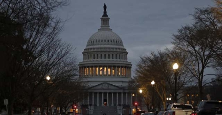 US House passes bill to avert shutdown, Senate vote to follow