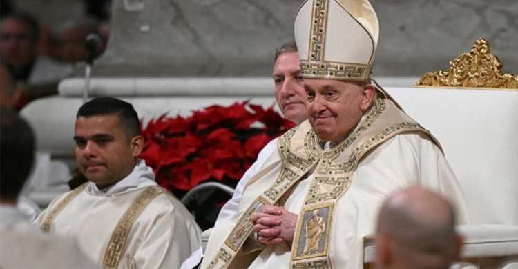 Pope kicks off Christmas under shadow of war