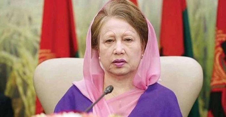 Khaleda Zia gives fingerprints for US visa