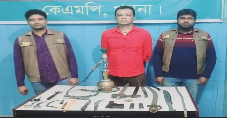 One held with arms, ammunition in Khulna