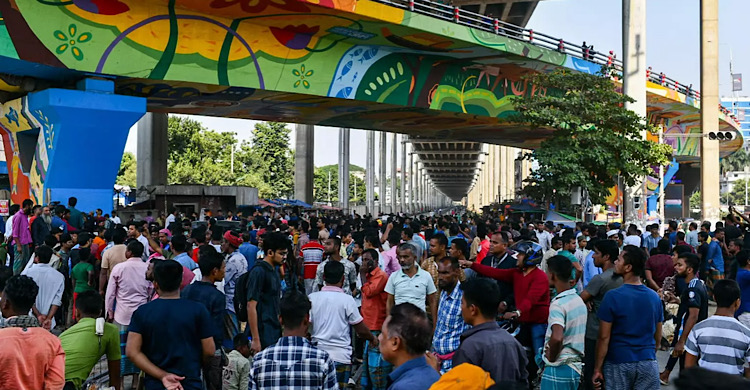 Battery-run rickshaw drivers cripple rush hour traffic to protest ban