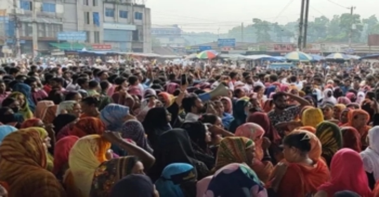 Garment workers block Dhaka-Tangail highway in Gazipur over unpaid wages