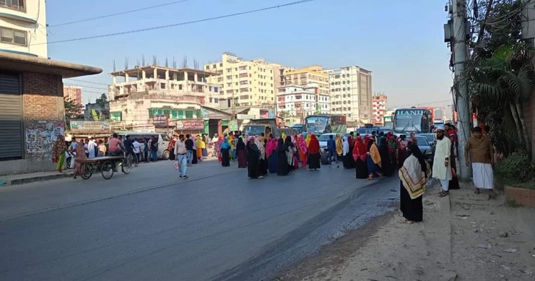 RMG workers' protest disrupt traffic on Dhaka-Mymensingh highway