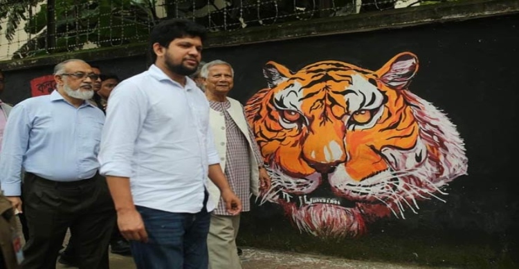 CA visits graffiti drawn by young revolutionaries at DU