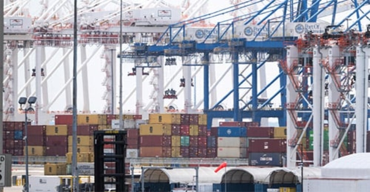 US ports brace for potential dockworkers strike