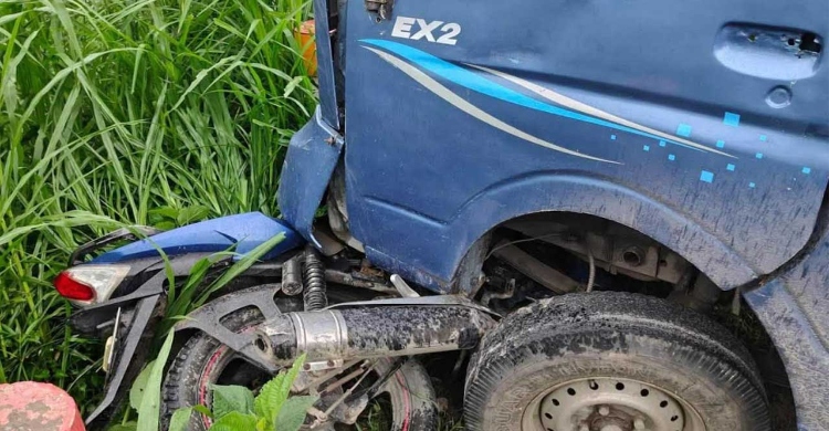 Road crash kills 3 in Tangail