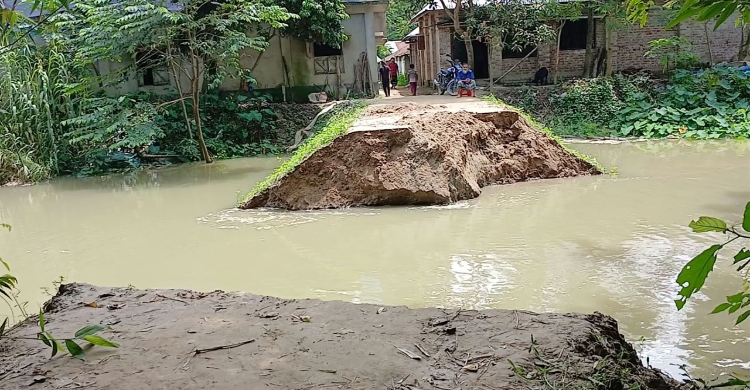 Water level of Atrai river in Naogaon above danger level