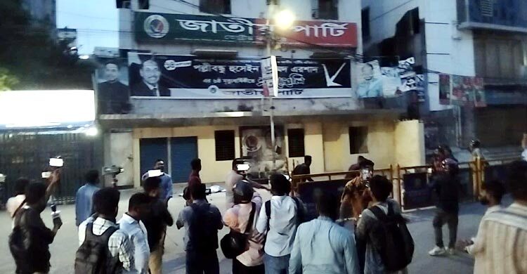 Jatiya Party office vandalised, set on fire in Kakrail
