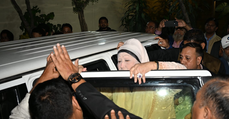 BNP chief Khaleda Zia leaves Firoza residence for airport