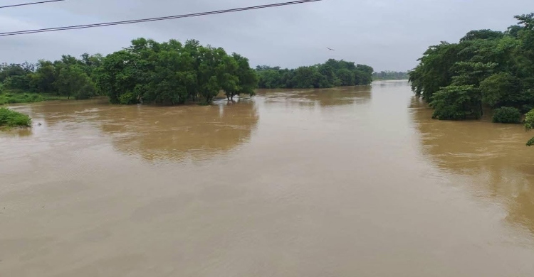 Gomti River water level rising, 583 shelters ready