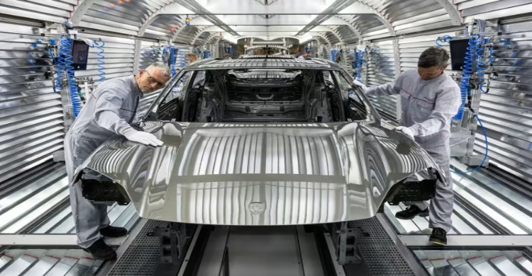 German factory output up but tariff threat looms