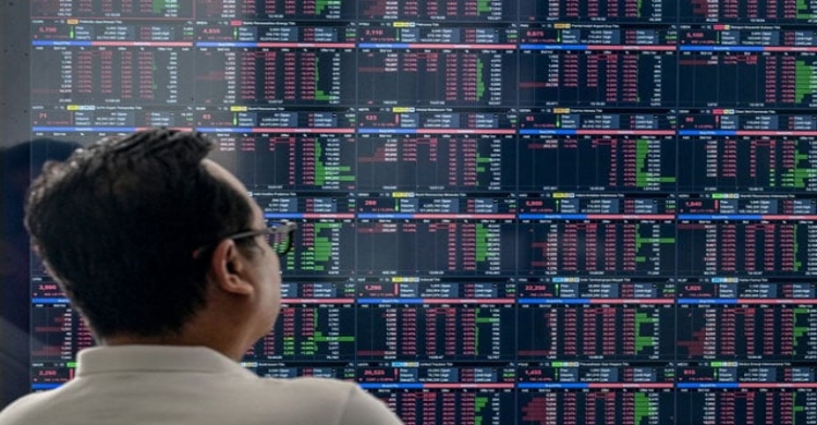 Stocks mostly rise on trade deal optimism