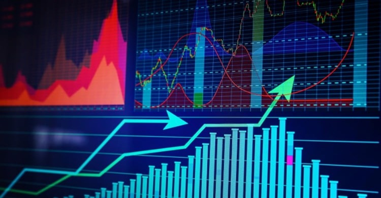 US stocks end at records as markets eye tariff deadline