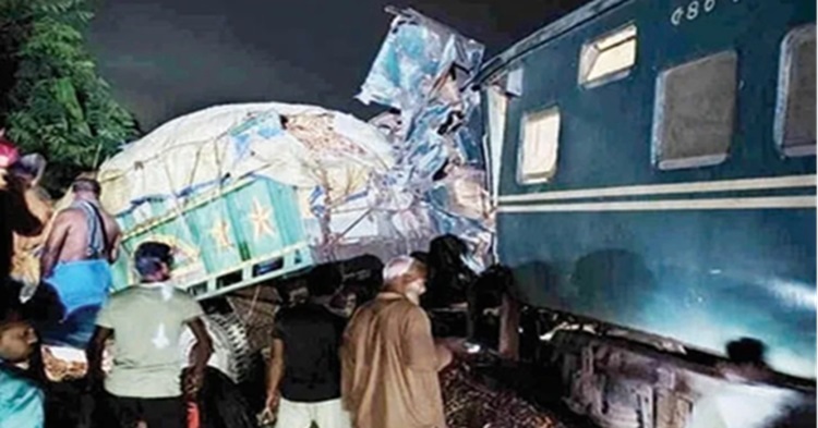 Train-truck collision in Khulna leaves one dead