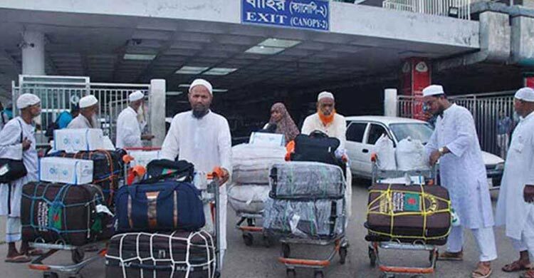 First Hajj return flight lands with 369 pilgrims