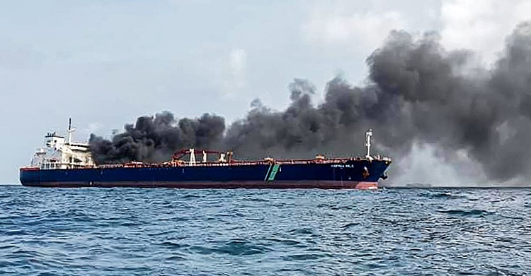 24 rescued as oil tankers collide off UAE, sparking fire