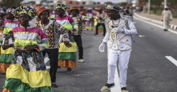 Colourful Angolan carnival celebrates half century independence