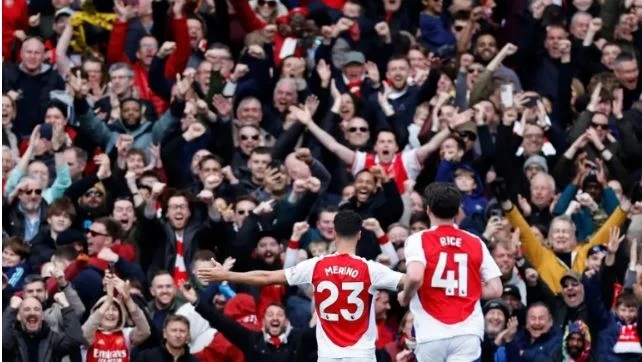 Arsenal edge out Chelsea, Fulham beat Spurs