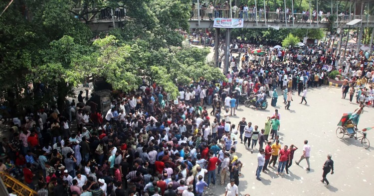 Ishraque’s supporters stage sit-in near Matsya Bhaban