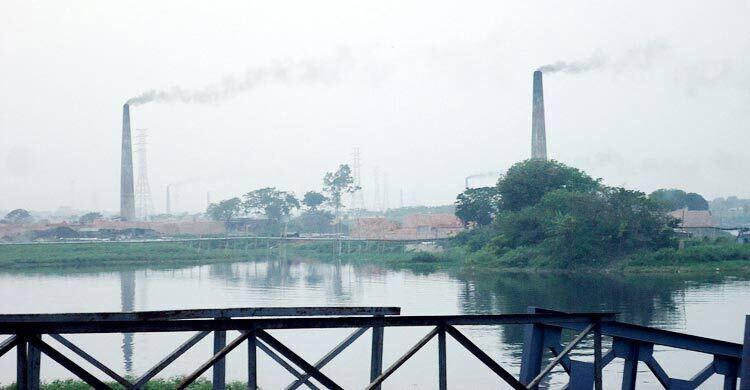 Dhaka’s air ‘unhealthy for sensitive groups’ this morning