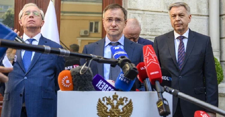 Turkey FM meets Russia delegation in Istanbul