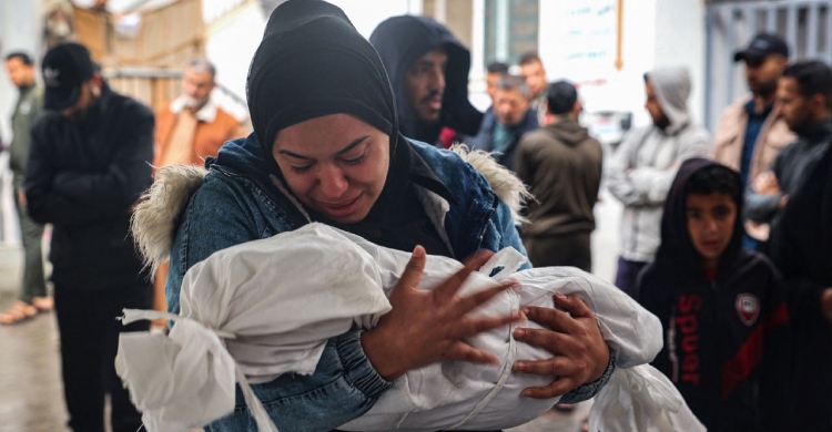 Death toll climbs to 33 in some of the deadliest Israeli attacks in Gaza since the ceasefire began