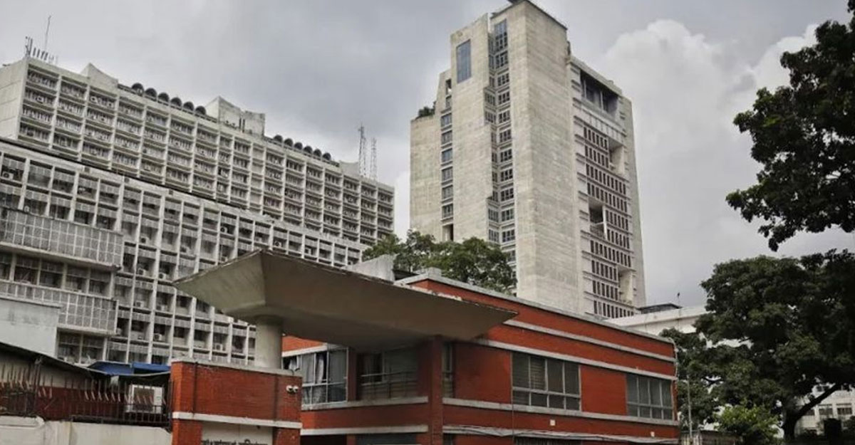 Frustration brews as ‘contractual bureaucrats tighten grip on administration’