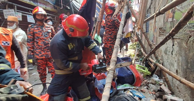 3 pedestrians killed in city after falling bricks due to tremor