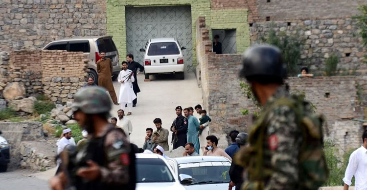 Suicide attack on Pakistan border police HQ kills 3