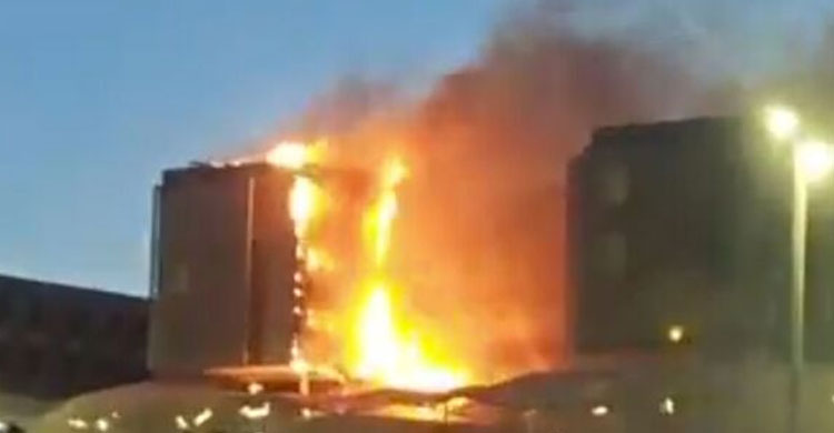 Fire engulfs hospital in Spain