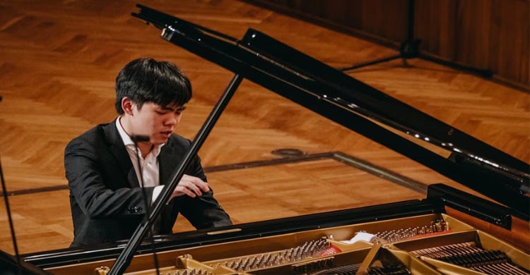 US pianist Eric Lu wins prestigious Chopin competitionc