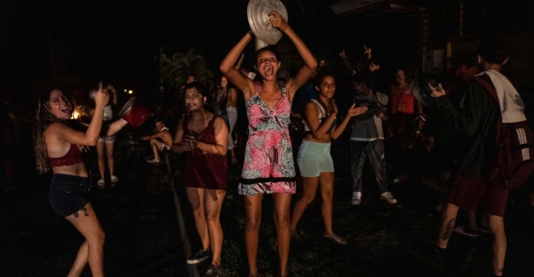 Cubans jailed for disturbing 'tranquility' with pot-banging protest