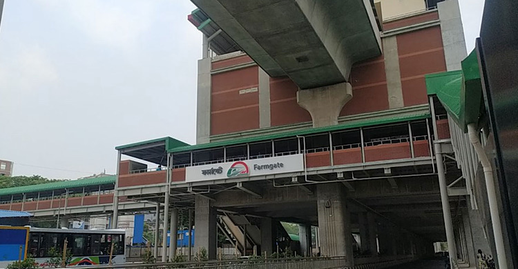 Farmgate pedestrian killed as bearing pad falls; metro services suspended