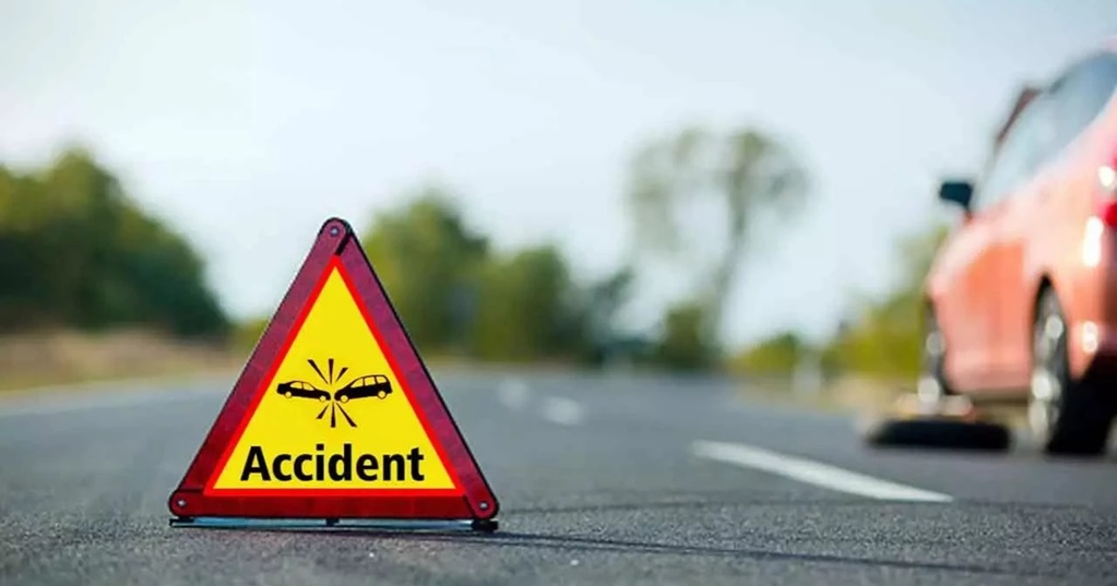Road crash leaves two dead in Faridpur
