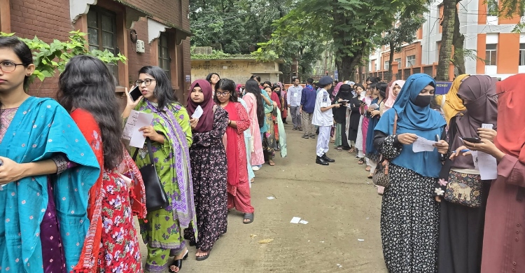 DUCSU, hall union elections held peacefully in festive atmosphere